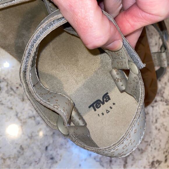 TEVA Womens $116 Leather Sanborn Universal Star Open Toe Sandal Gray Taupe sz 9 - Picture 9 of 11